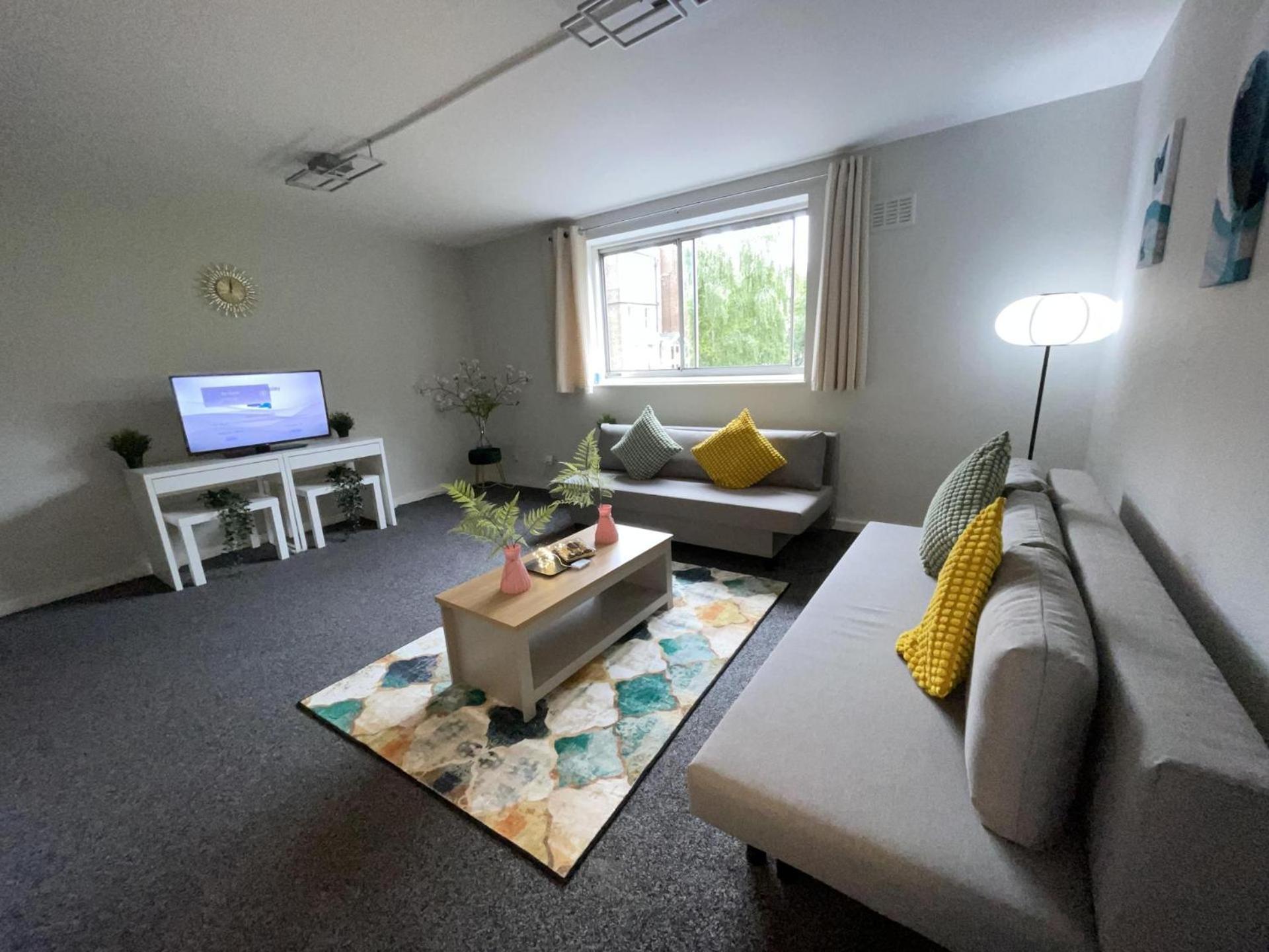 Luxury Up To 8 Guests London